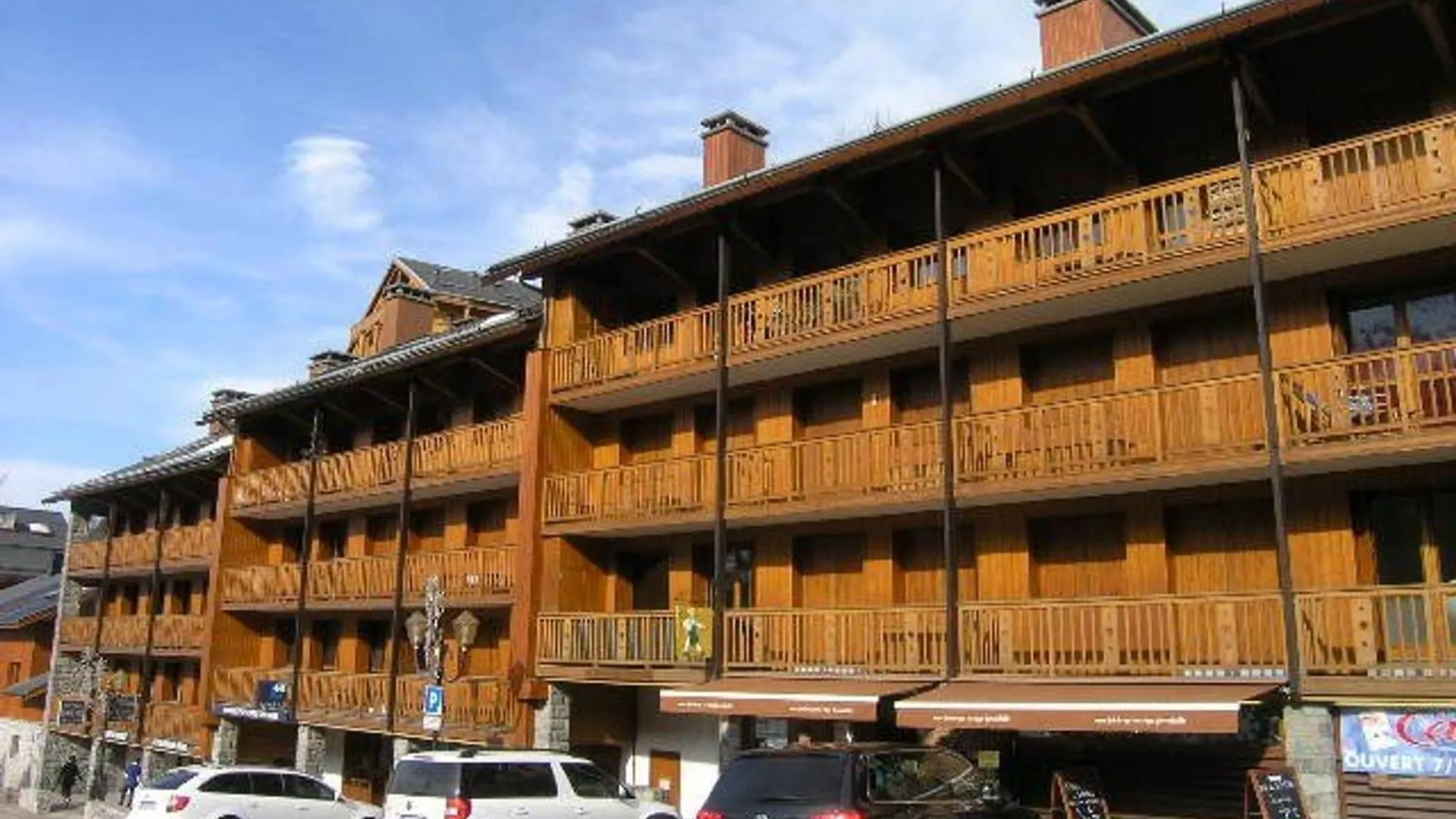 Appartement Familial 12 Pers. Avec Balcon, Cheminee, Proche Pistes Et Commerces A Meribel - Fr-1-180-619 Les Allues Frankrig